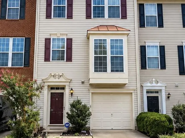 1469 Fawn Hollow Ln, Woodbridge, VA 22191