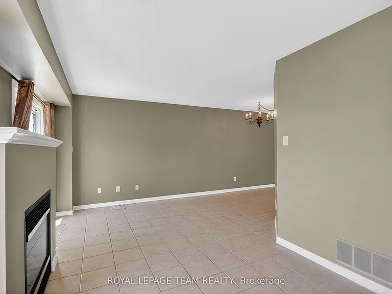 32 Riverstone Dr N — Photo 23