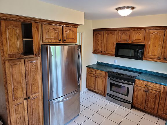 2nd image of 415 Holley St #A