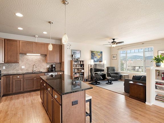 4th image of 20240 E Indiana Ave