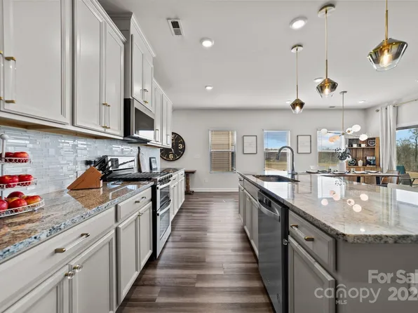 9101 Festival Way, Charlotte, NC 28215