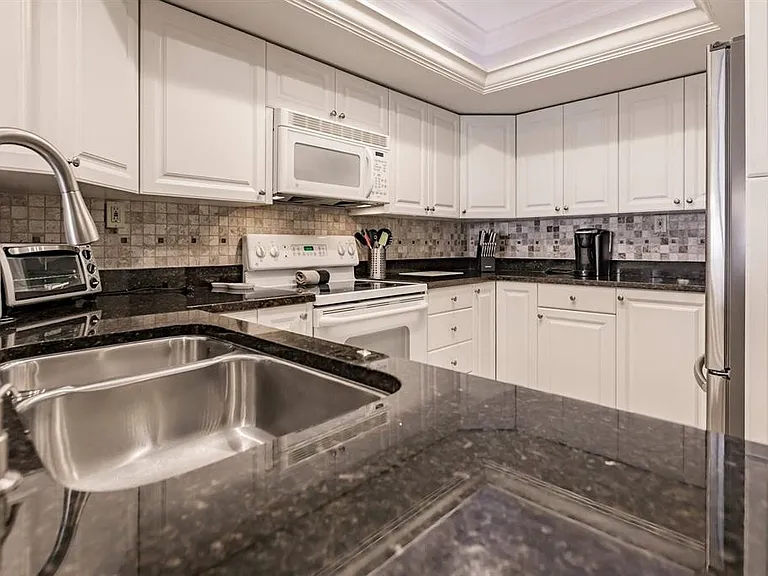 1125 W Peppertree Dr #605 — Photo 14