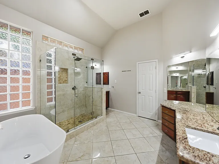 2416 McCarran Dr — Photo 36