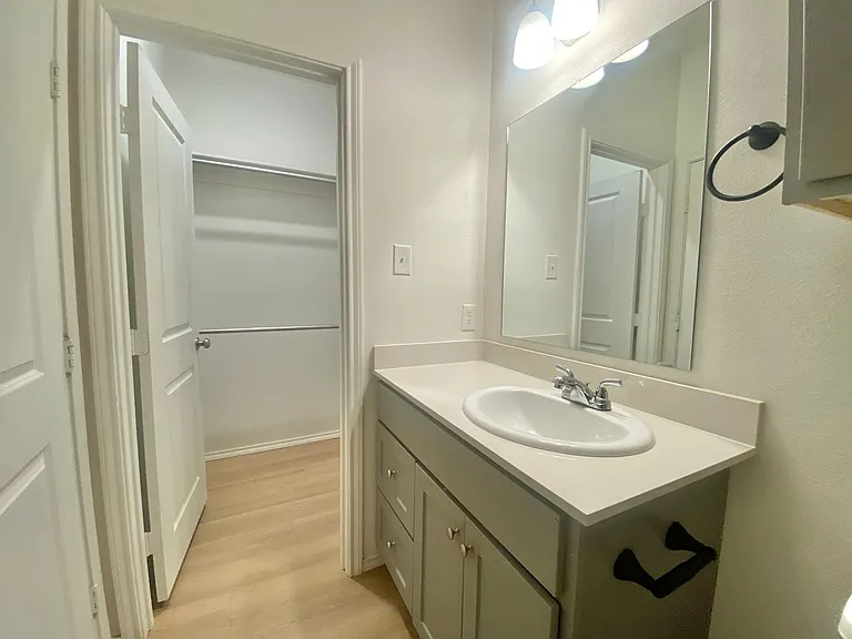 5547 Itasca St — Photo 14