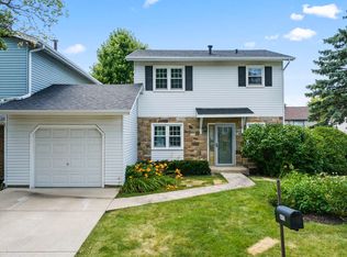 6470 Hathaway Ln, Downers Grove, IL 60516