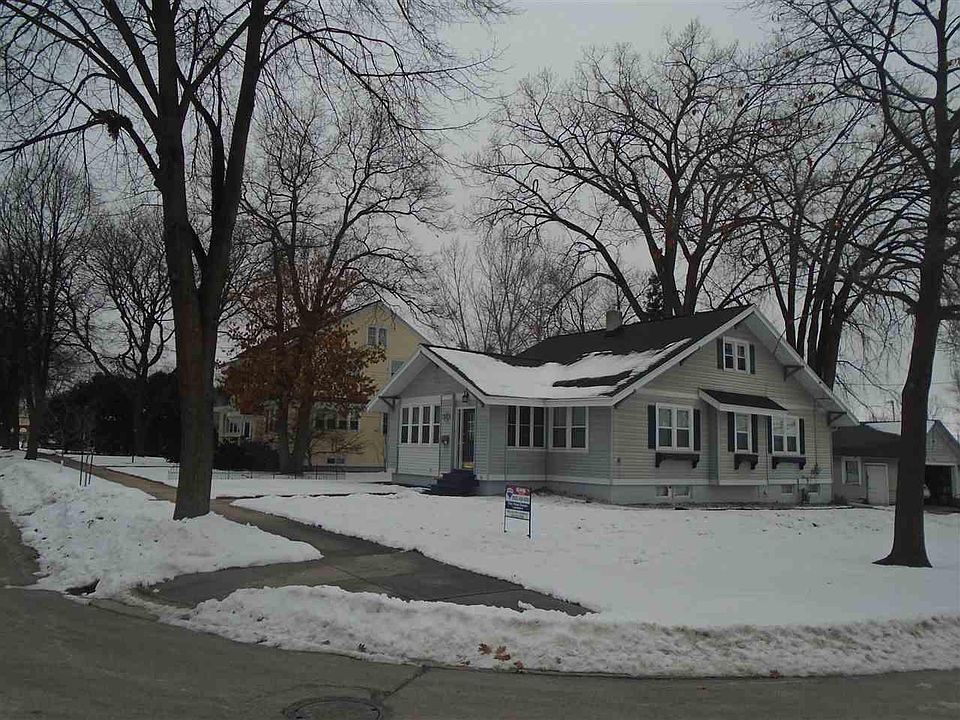 2nd image of 702 Garden St