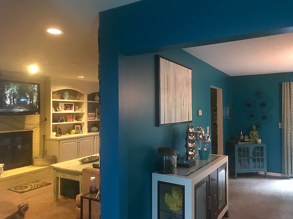 Entry to LV & DN room