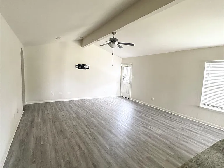 329 Lone Mountain Dr — Photo 5