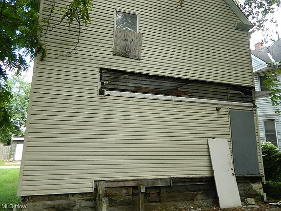 5th image of 3257 E 56th Pl