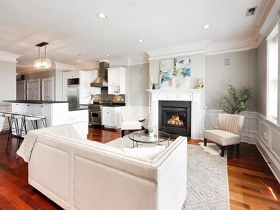 3rd image of 2222 W Belmont Ave Unit 501