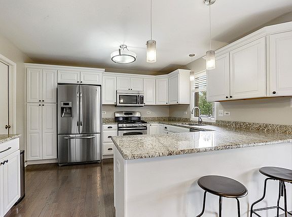 4th image of 19406 Glenbrook Ln