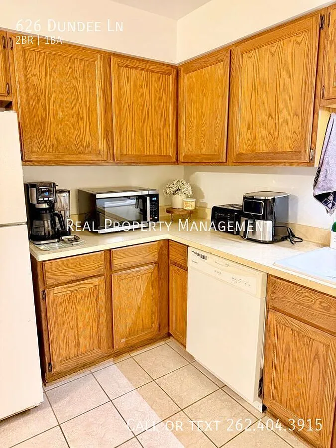Two Bedroom Upper — Photo 4