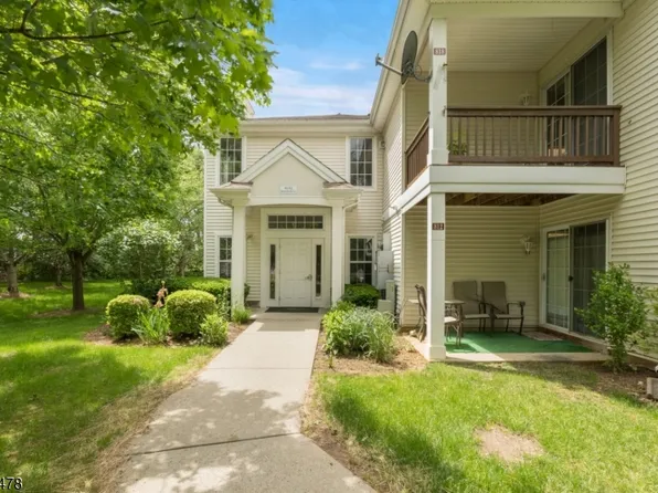 822 Honeybrook Cir, Lopatcong Twp., NJ 08886