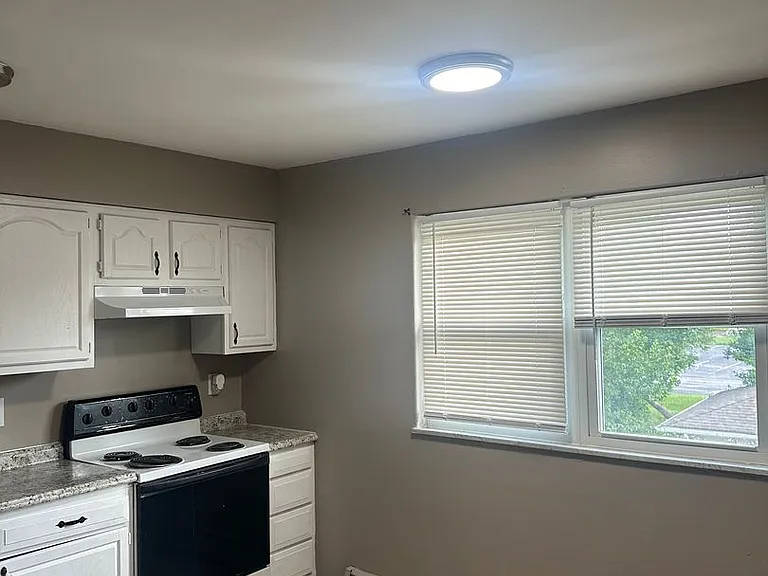 5907 Staughton Dr — Photo 23