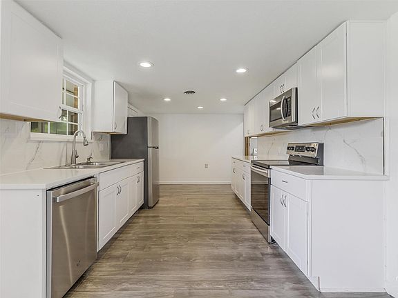 2nd image of 2976 Cameo Ln