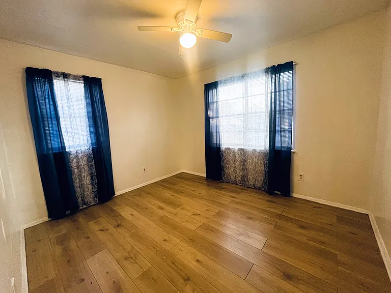 6400 S Byers Ave — Photo 12