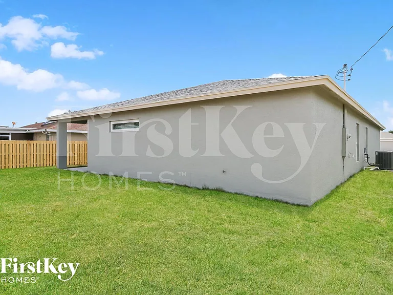 643 SW Sail Ter — Photo 15