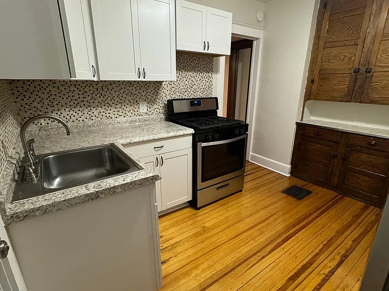 9 Minden Ave #2 — Photo 18