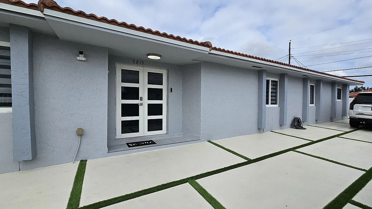 Building Photo - 5815 NW 5th St