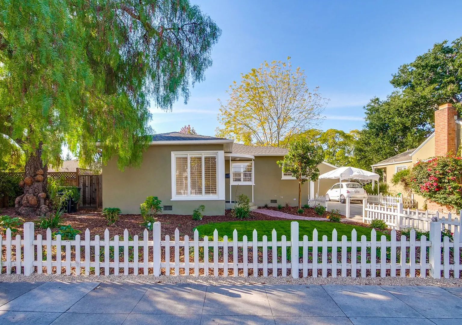 Wow! What a Great Home! Available Now! — Photo 1
