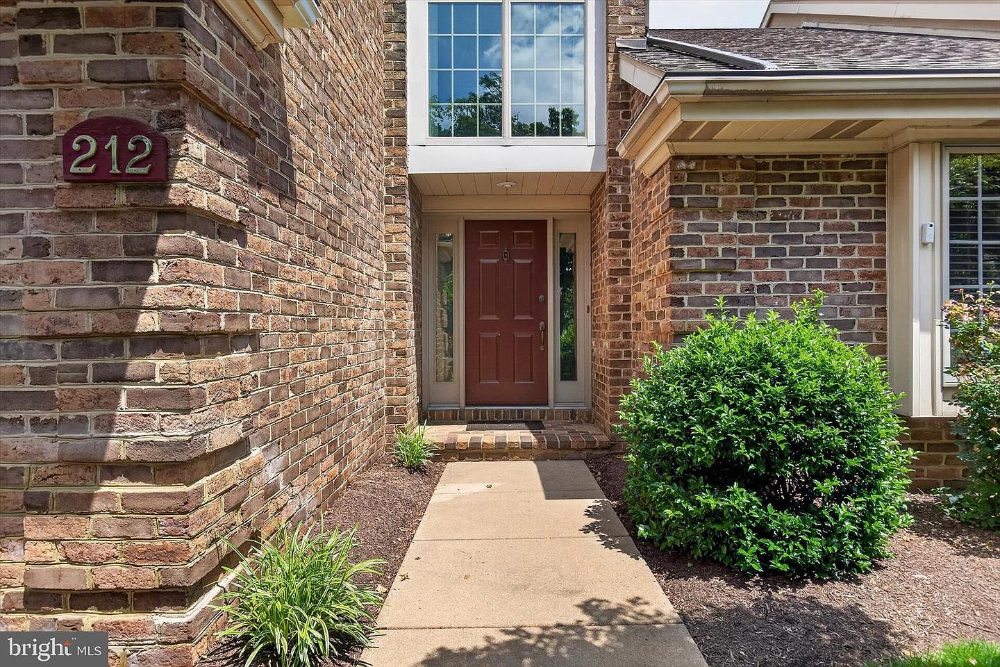 212 Willow Valley Dr