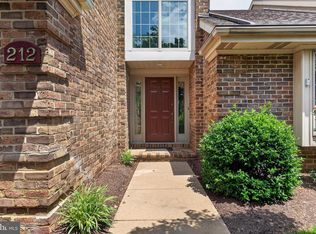 212 Willow Valley Dr, Lancaster, PA 17602