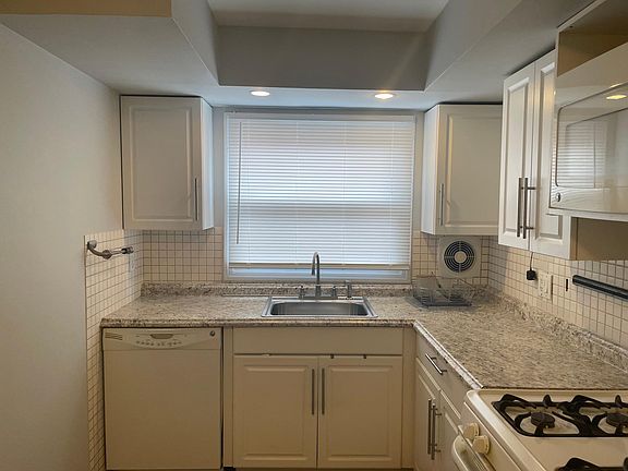 3rd image of 500 Edgegrove Ave #B