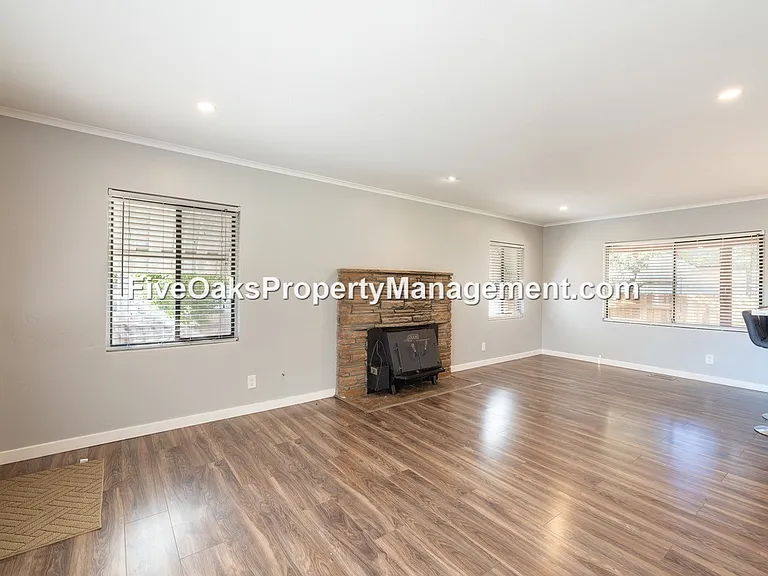 252 Folsom Rd #A — Photo 2