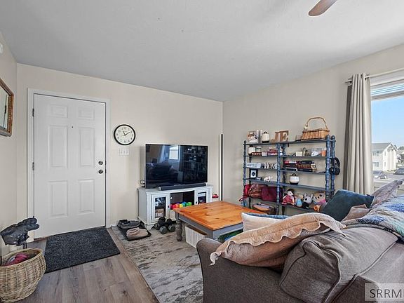 3rd image of 968 Anne St