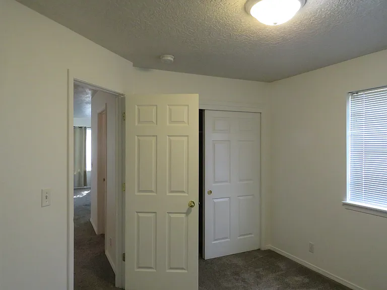 2112 S Longmont Ave — Photo 17