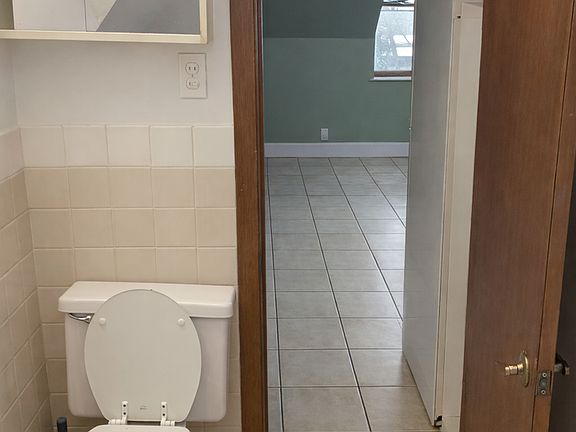 5th image of 1022 15th Ave SE APT 8