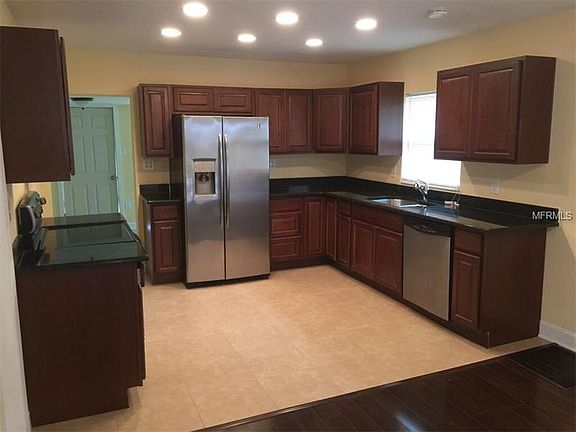 3rd image of 912 Rockmont Ct