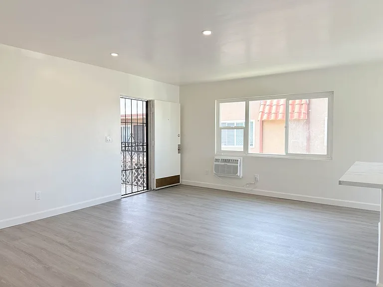 4427 Estrella Ave — Photo 24
