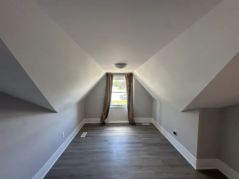 263 Bethune St — Photo 13