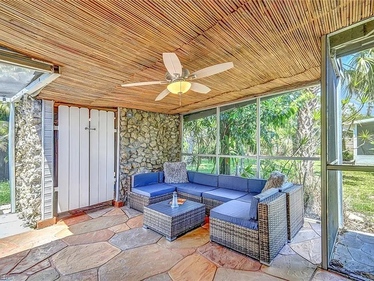 2047 Harbor Ln — Photo 24