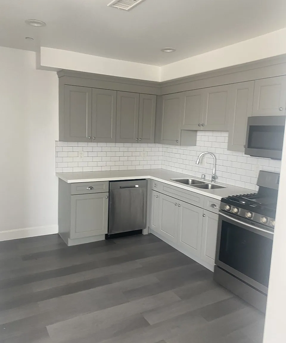 3 bed, 1350 sqft, $3,100 — Photo 2