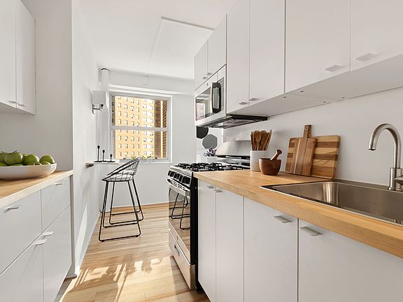 5th image of 70 La Salle St APT 8D