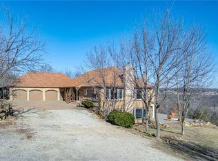 22528 Hatchell Rd, Tonganoxie, KS 66086