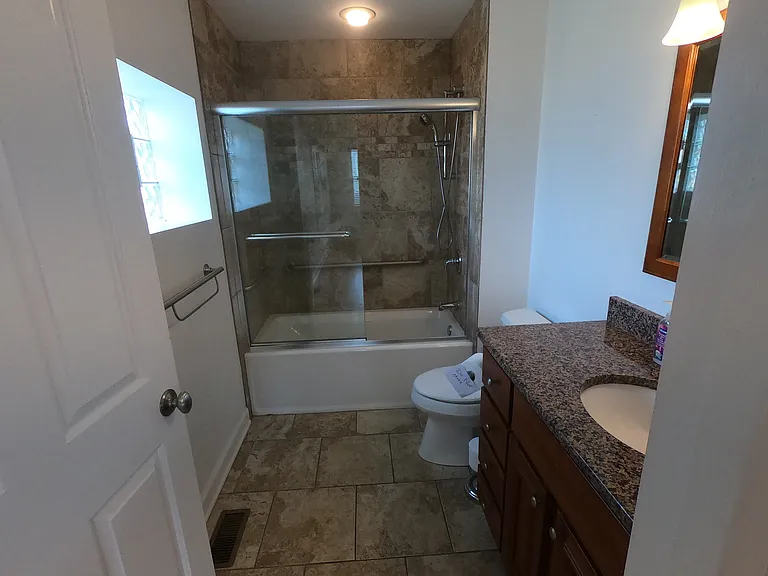 2500 Hessing St — Photo 8