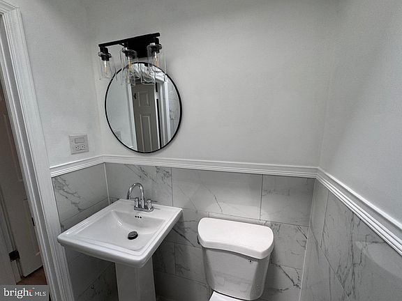 5th image of 1123 Tremont Dr