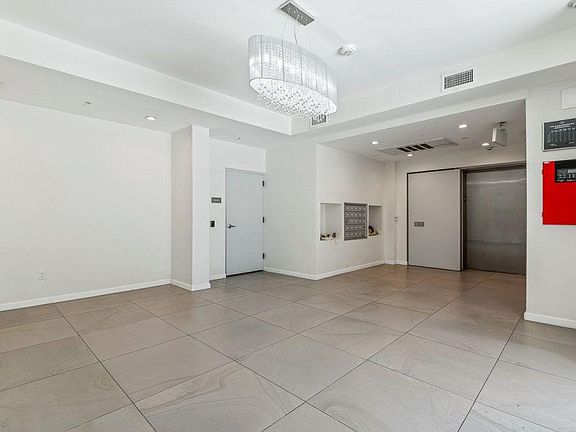 4th image of 22769 Del Valle St #202