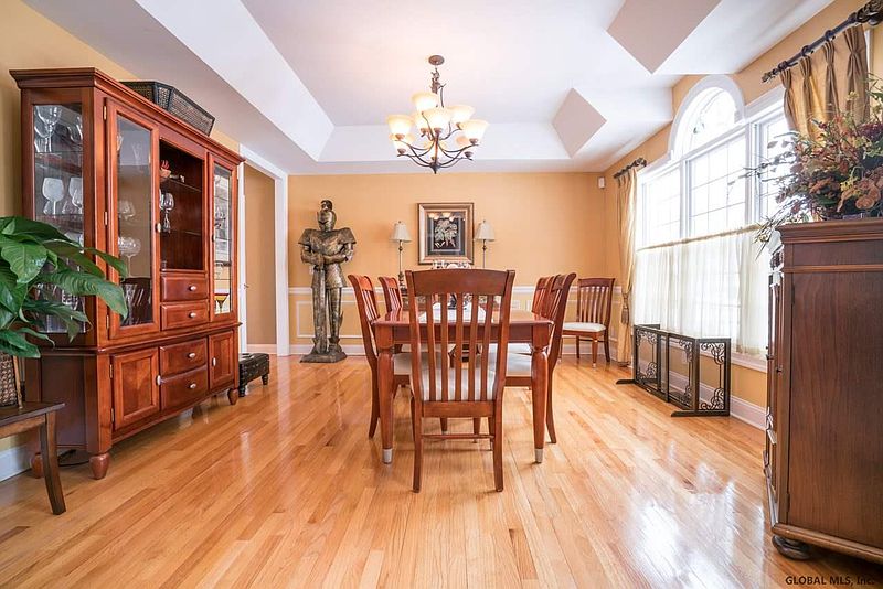 3rd image of 14 SWEETBRIAR Drive