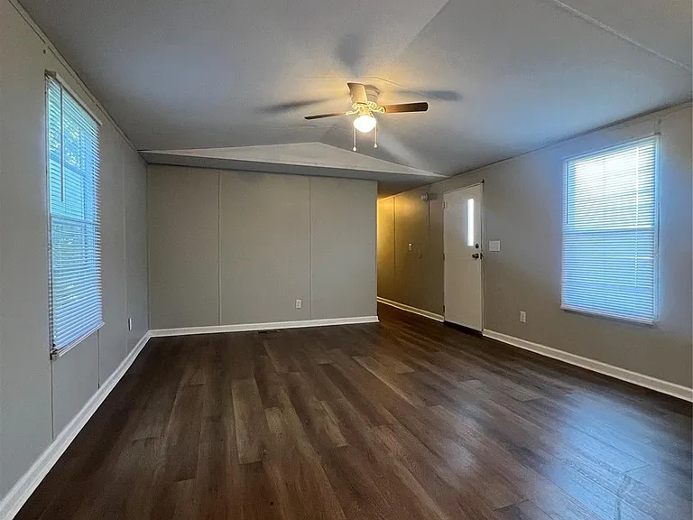 504 Oak Run Ct — Photo 2