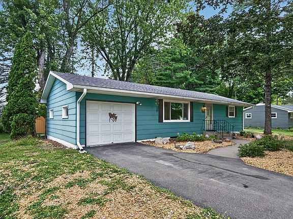 3rd image of 13282 Andrews Ave