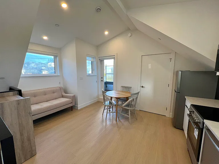 5482 Quebec St — Photo 7