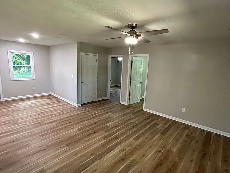 1202 S Willow Ln — Photo 2