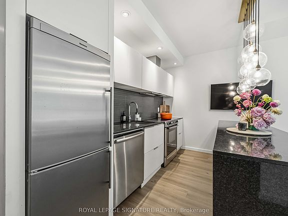 5th image of 8 Charlotte St #202
