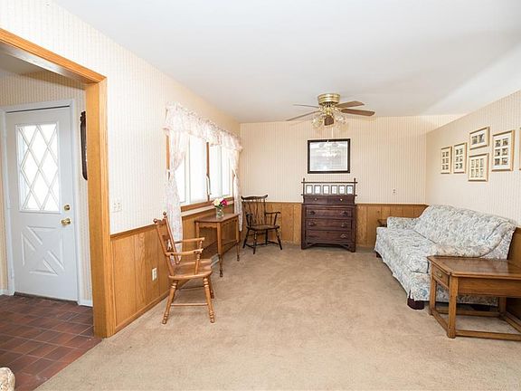 3rd image of 40 Glenhurst Dr