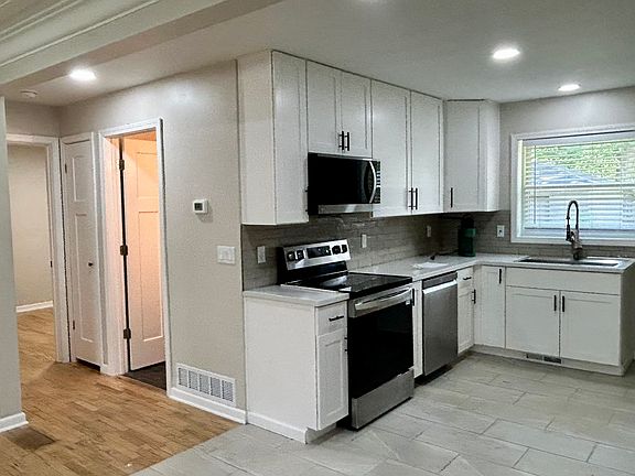 3rd image of 5141/5143 E Brookfield Dr