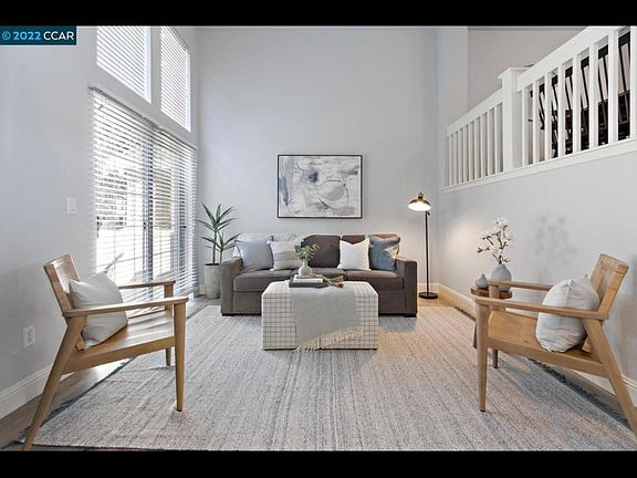 4th image of 205 Swan Ct
